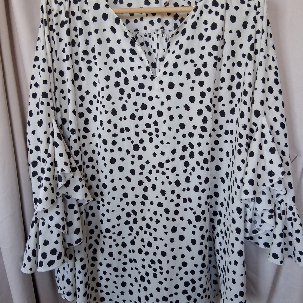 Umgee White and Black Spotted Ruffle Sleeve Top